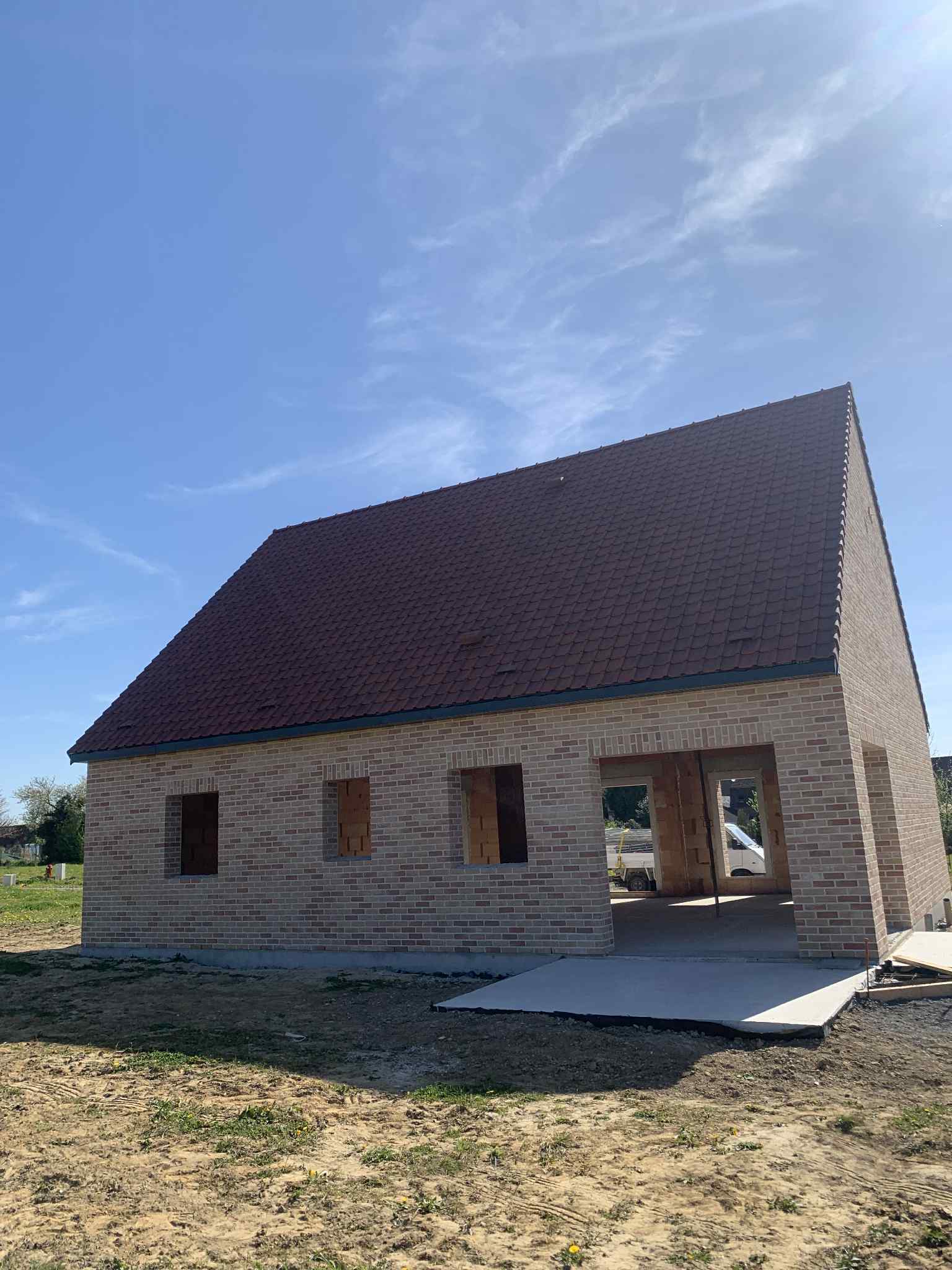 Pose de bardeaux (shingles) sur une construction neuve de garage à Lille