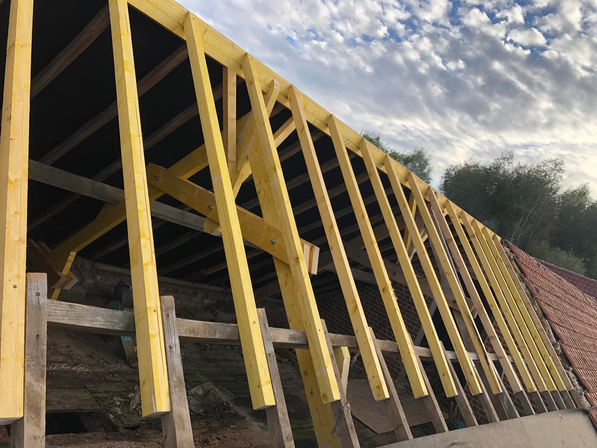 Construction d'une charpente traditionnelle en bois